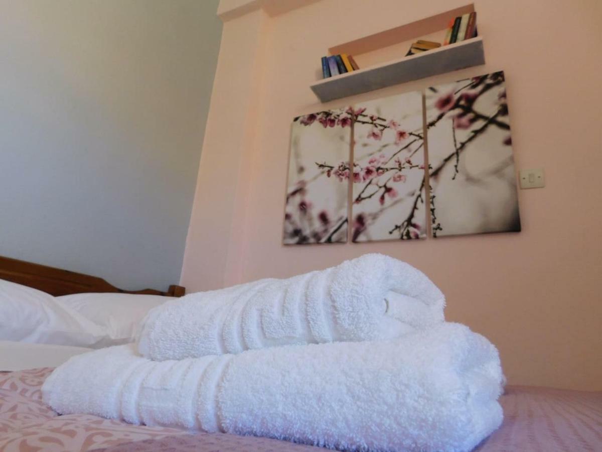 A Bright Home Away From Home ปาราลีอออัสตรอช ภายนอก รูปภาพ